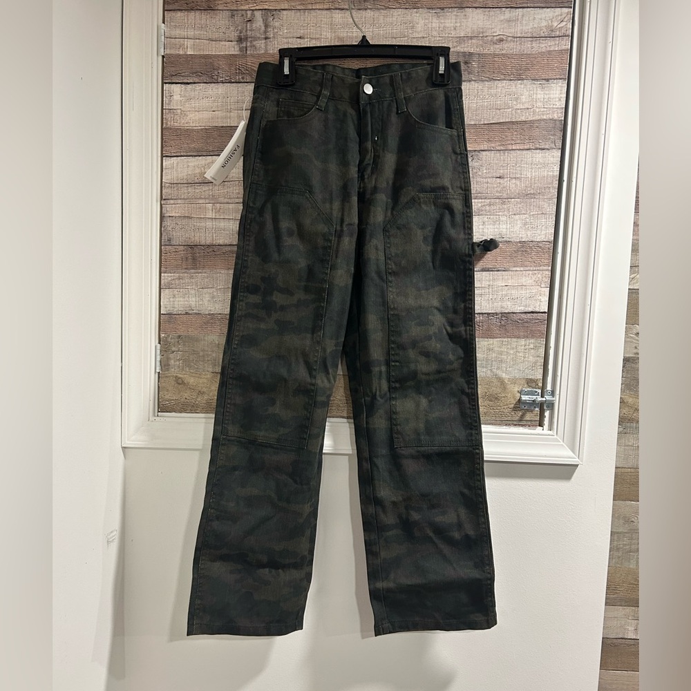 NWT MEXZT Camouflage Cargo Pants